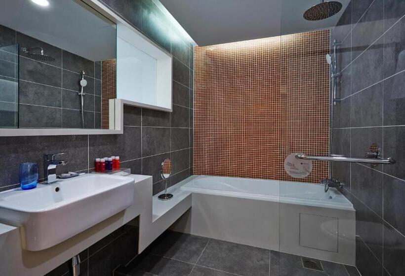 סוויטת ג'וניור, Qliq Damansara