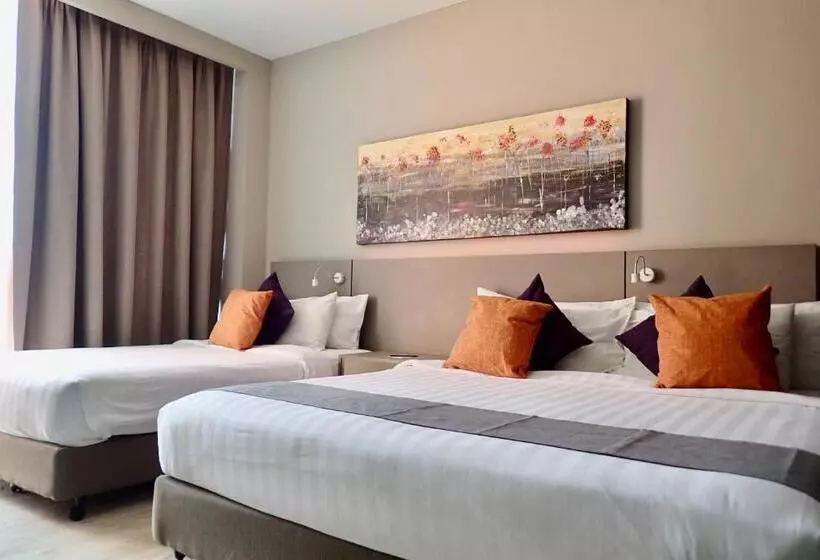 Superior Kolmen Hengen Huone, Qliq Damansara