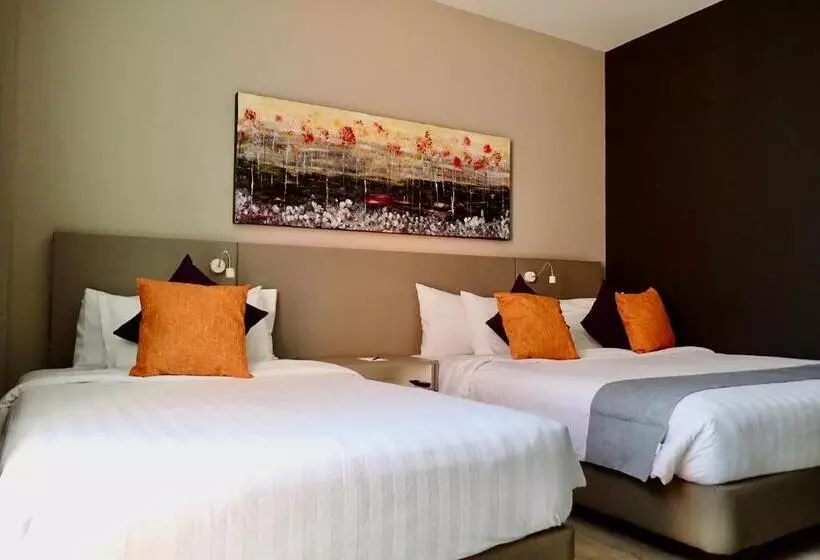 Superior Kolmen Hengen Huone, Qliq Damansara