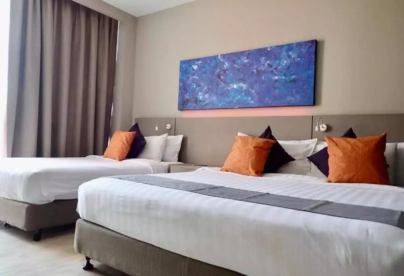Superior Kolmen Hengen Huone, Qliq Damansara