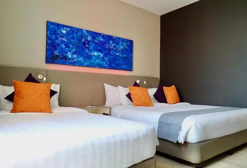Superior Kolmen Hengen Huone, Qliq Damansara