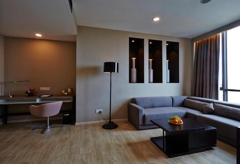 סוויטת ג'וניור, Qliq Damansara