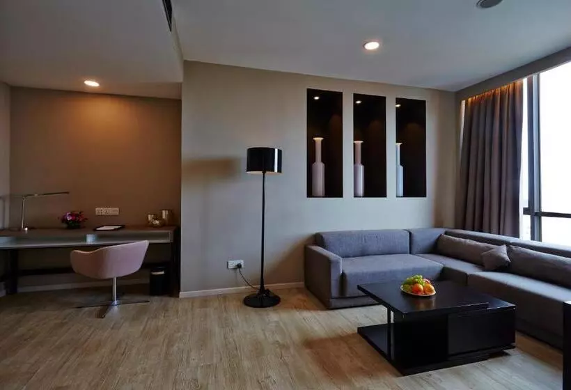 Juniorsviitti, Qliq Damansara