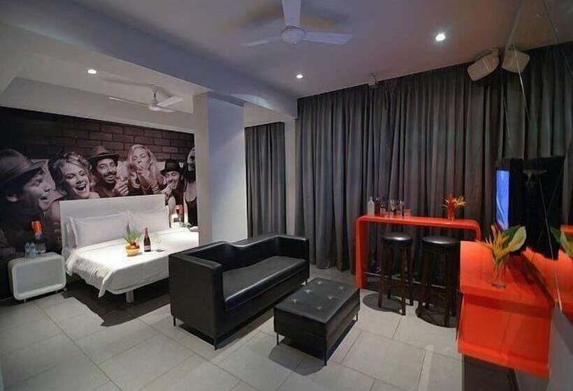 Quarto Estandar, Sinq Party