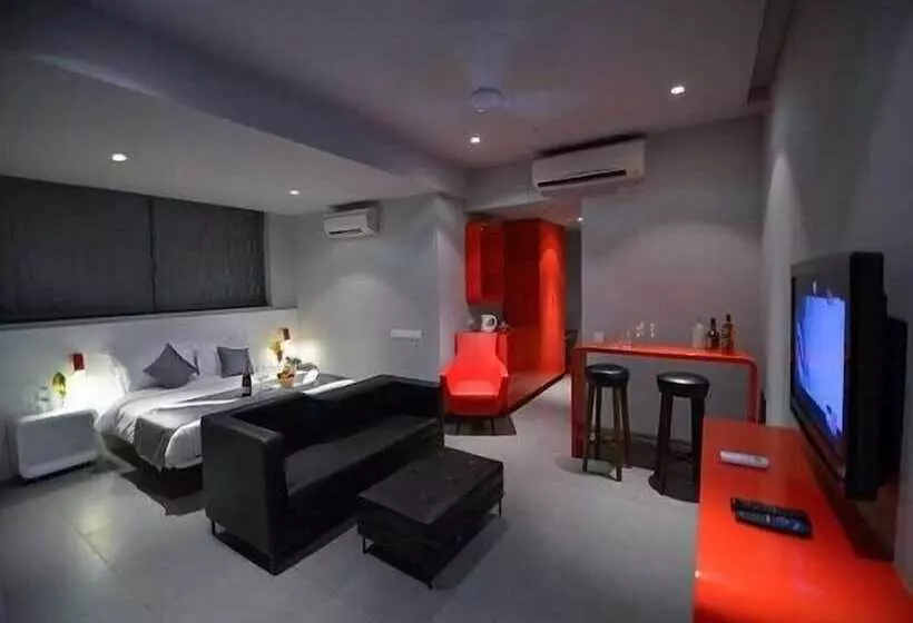 Suite, Sinq Party