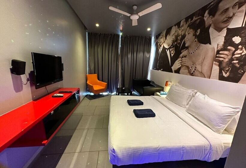 Quarto Estandar, Sinq Party