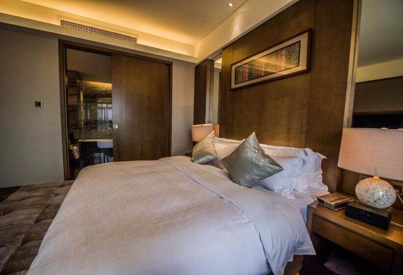 Deluxe Rum, Wuhan Gleetour