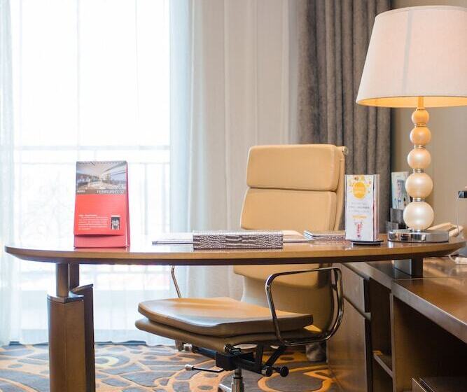 Deluxe Svit, Wuhan Gleetour