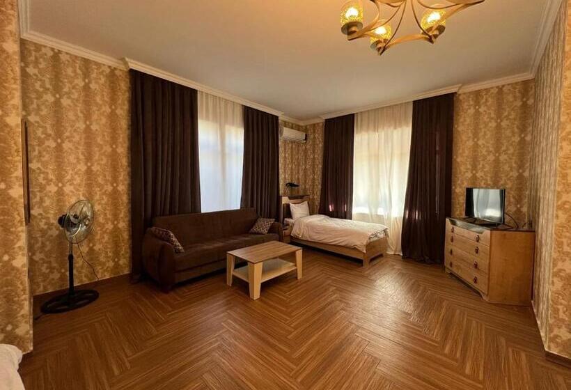 اتاق راحتی سه تخته, Ahval