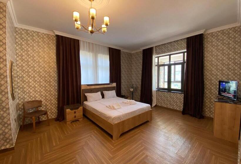 اتاق راحتی سه تخته, Ahval