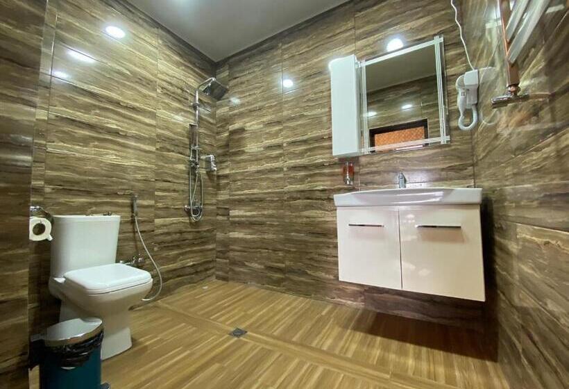 اتاق لوکس چهار تخته, Ahval