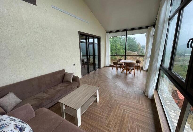 اتاق لوکس چهار تخته, Ahval