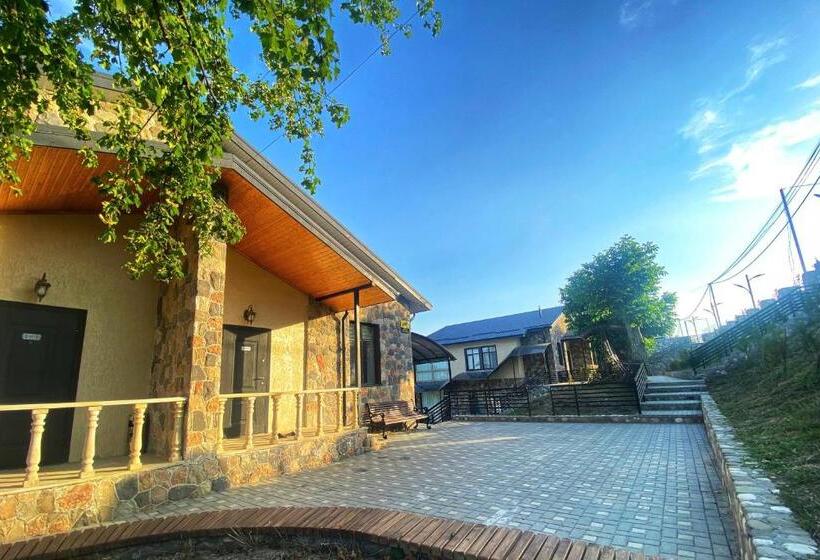 اتاق پریمیوم چهارنفره, Ahval