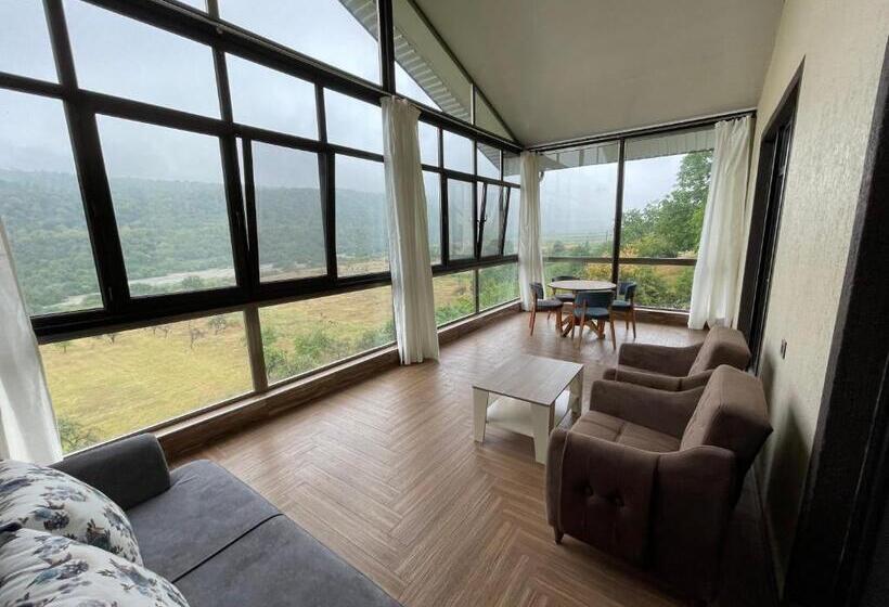 اتاق پریمیوم چهارنفره, Ahval