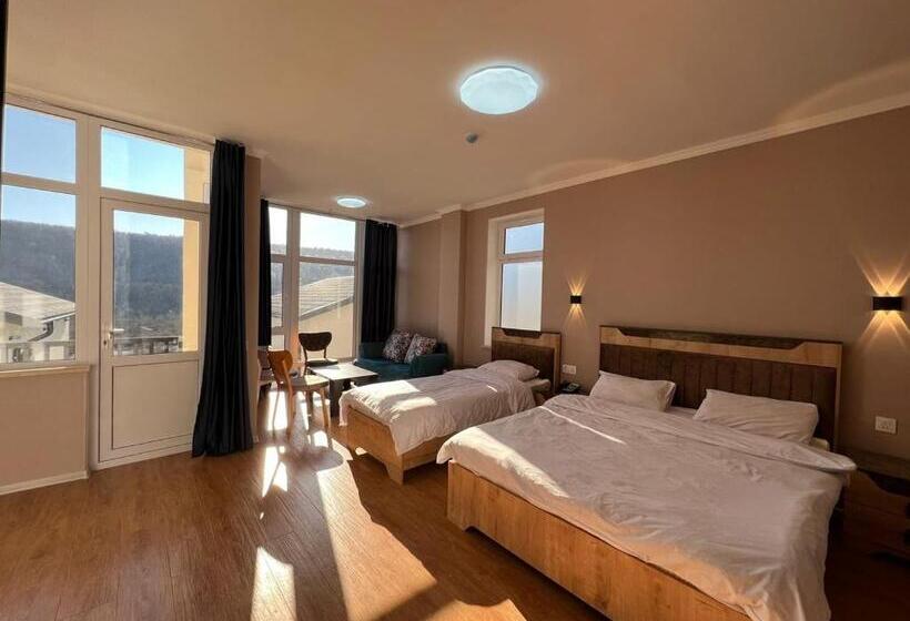 اتاق استاندارد سه نفره, Ahval