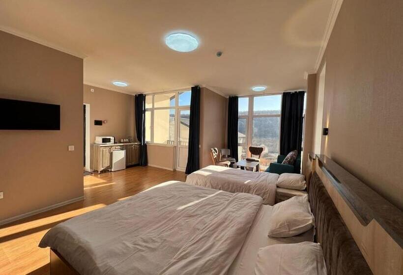 اتاق استاندارد سه نفره, Ahval