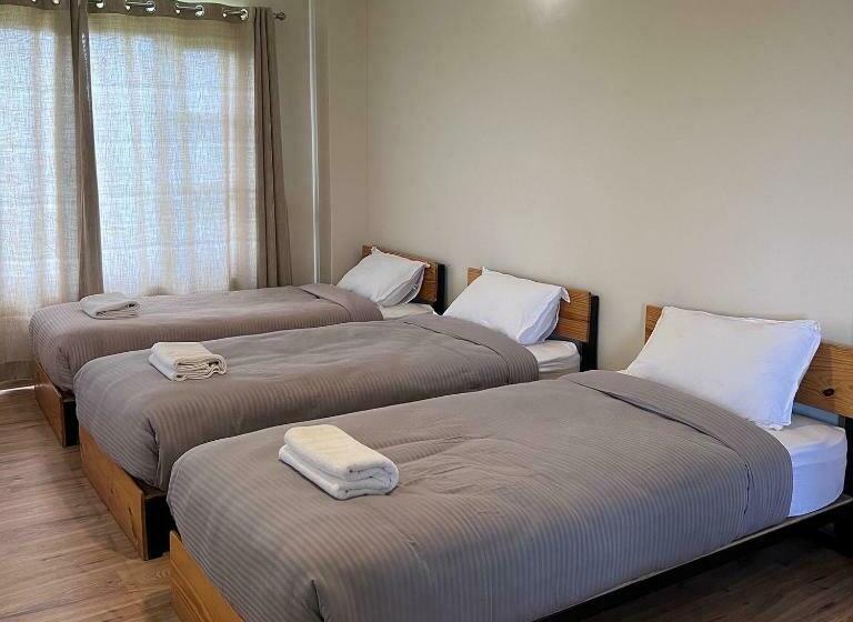 اتاق راحتی سه تخته, Sunshine Hotel Bandipur