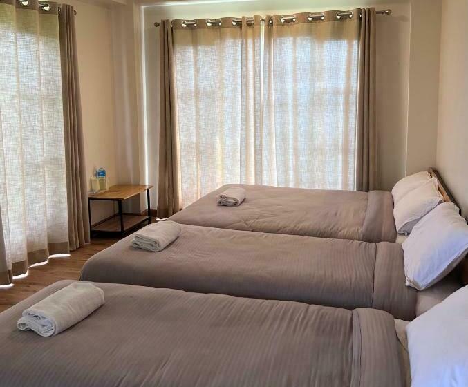 اتاق کلاسیک چهارنفره, Sunshine Hotel Bandipur