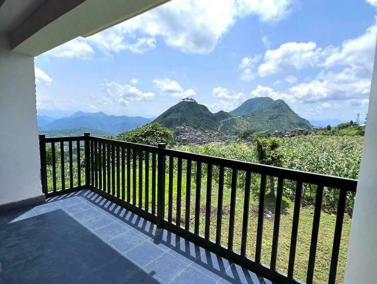 اتاق کلاسیک چهارنفره, Sunshine Hotel Bandipur