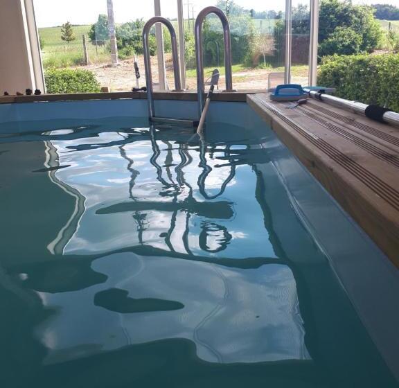 اتاق استاندارد با چشمانداز باغ, Un Tonneau à La Belle étoile