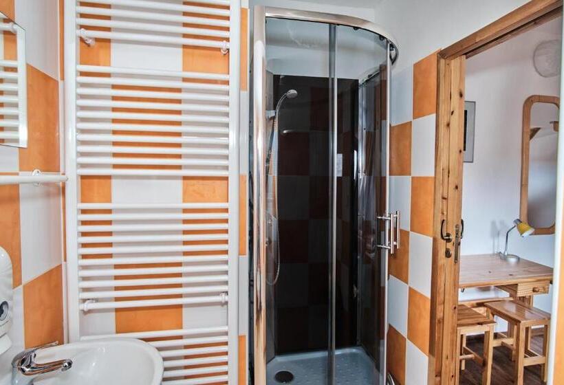 침실 2개 스위트, Strnadovský Mlýn