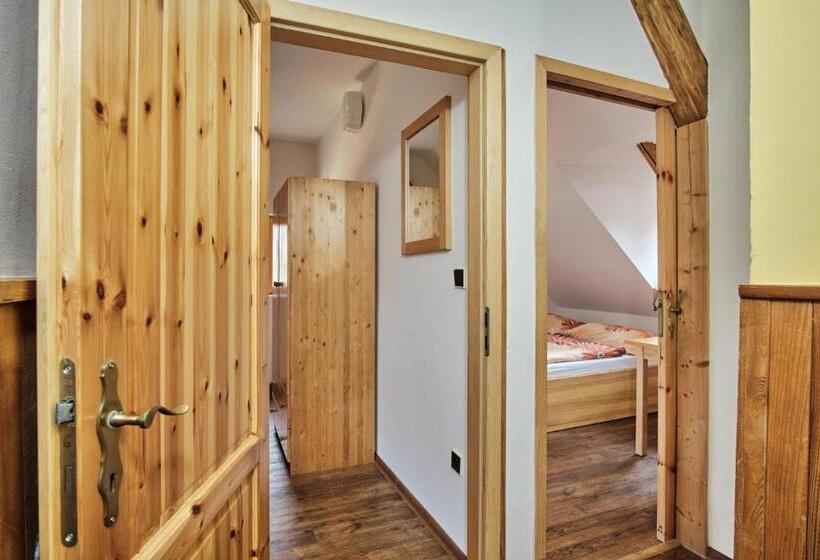 침실 2개 스위트, Strnadovský Mlýn