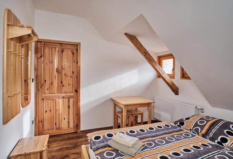 침실 2개 스위트, Strnadovský Mlýn