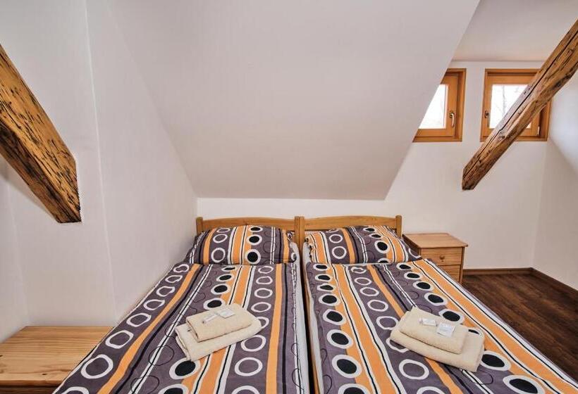 침실 2개 스위트, Strnadovský Mlýn