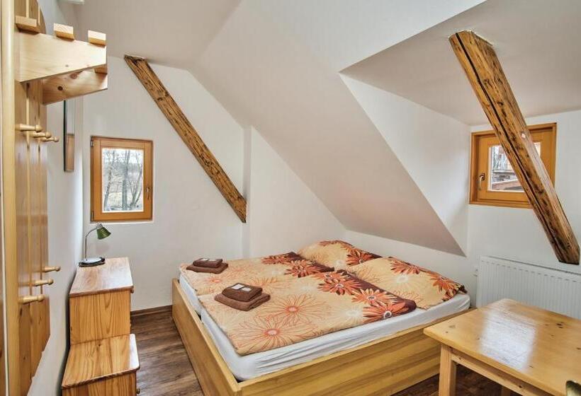 침실 2개 스위트, Strnadovský Mlýn