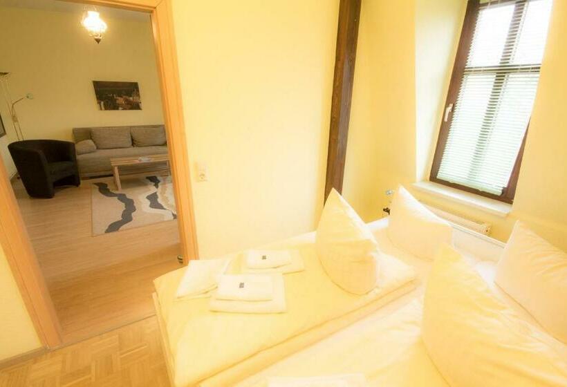 غرفة عائلية, Namaste India