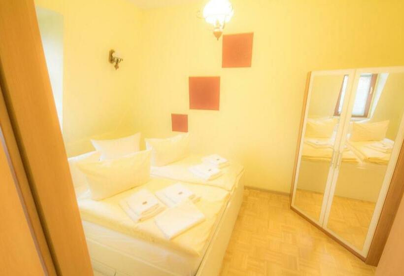 غرفة عائلية, Namaste India