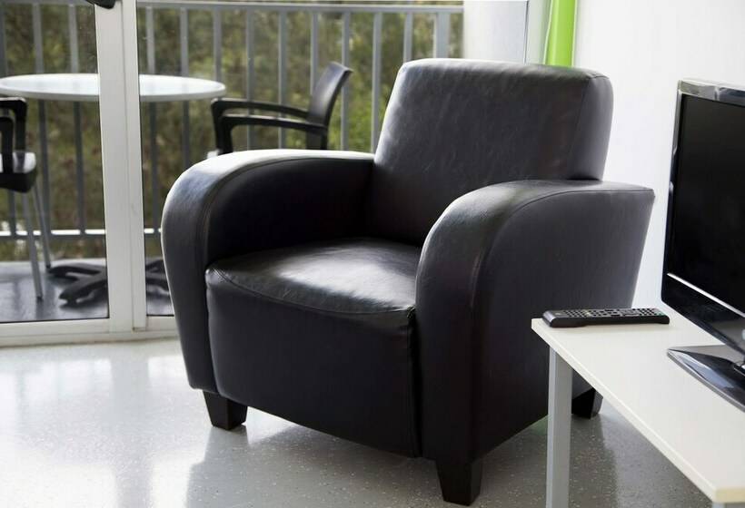 Номер Стандарт, Griffith University Village