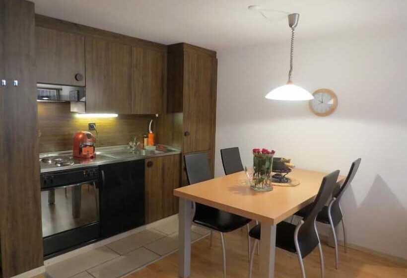 דירת חדר, Hof Arosa