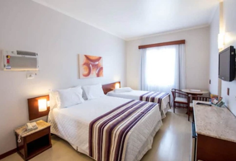 豪华三人间, Carlton Plaza