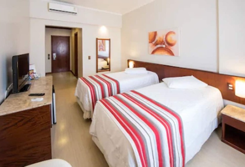 豪华三人间, Carlton Plaza