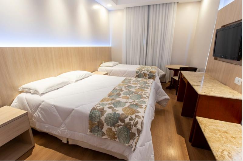 豪华三人间, Carlton Plaza