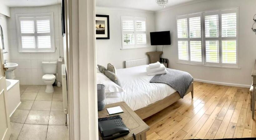 高级大房间, Findon Manor