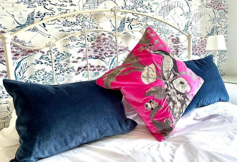 高级大房间, Findon Manor