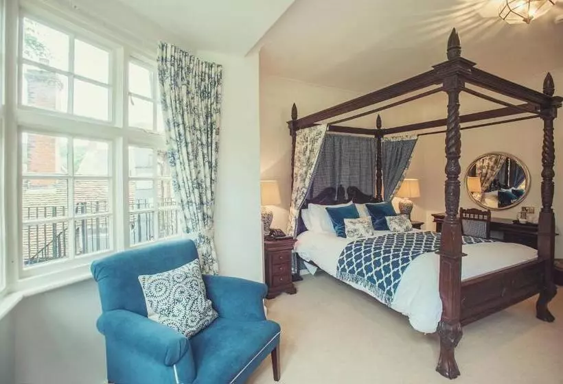 Juniorsviitti, Findon Manor