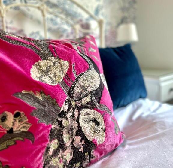 高级大房间, Findon Manor