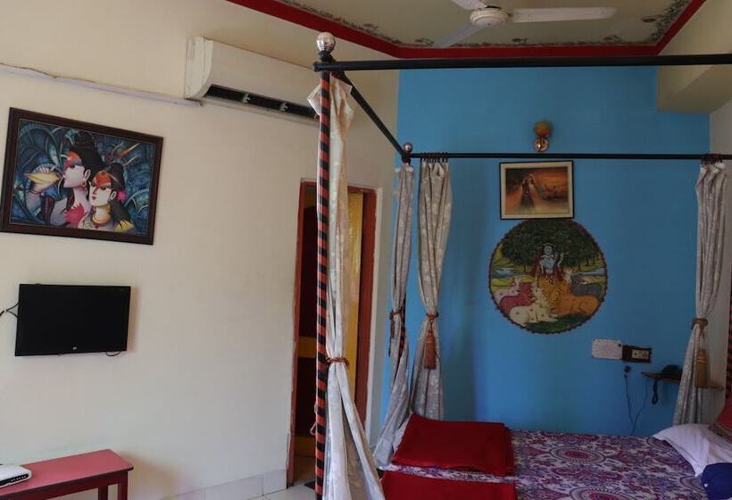 デラックスルーム, Govind