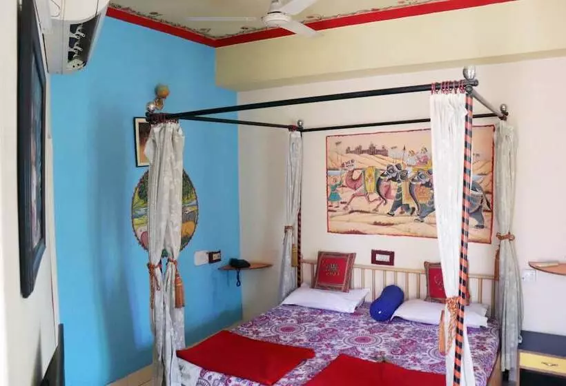 Chambre Deluxe, Govind