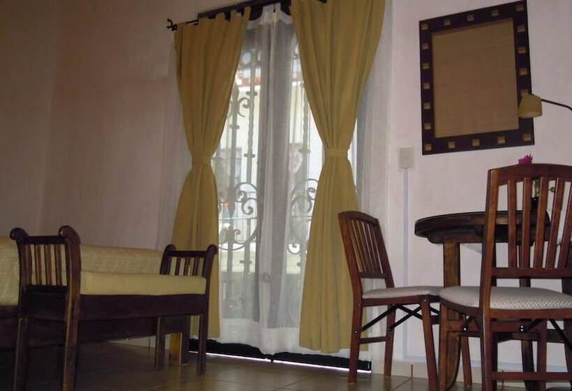 スタンダードルーム, La Casa Del Laurel