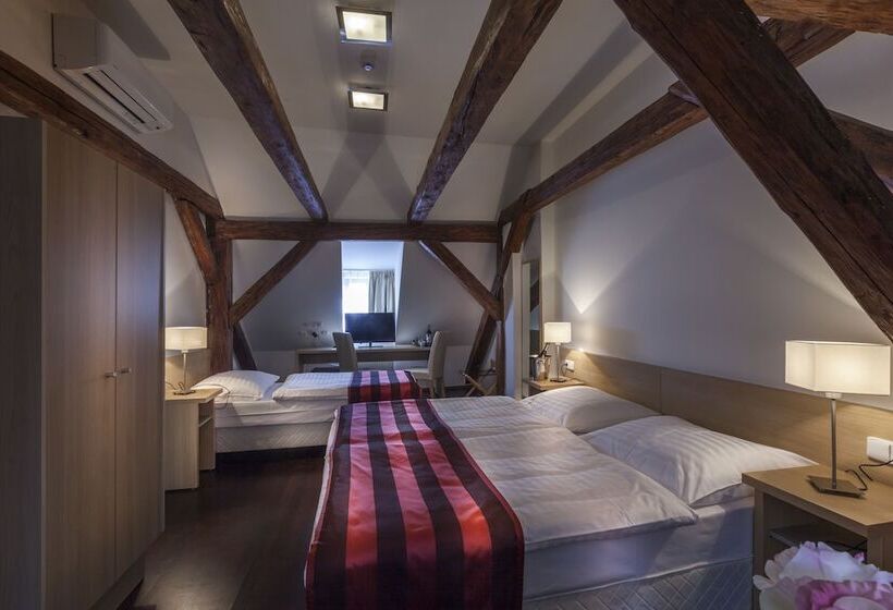 اتاق لوکس سه تخته, Little King U Malvaze