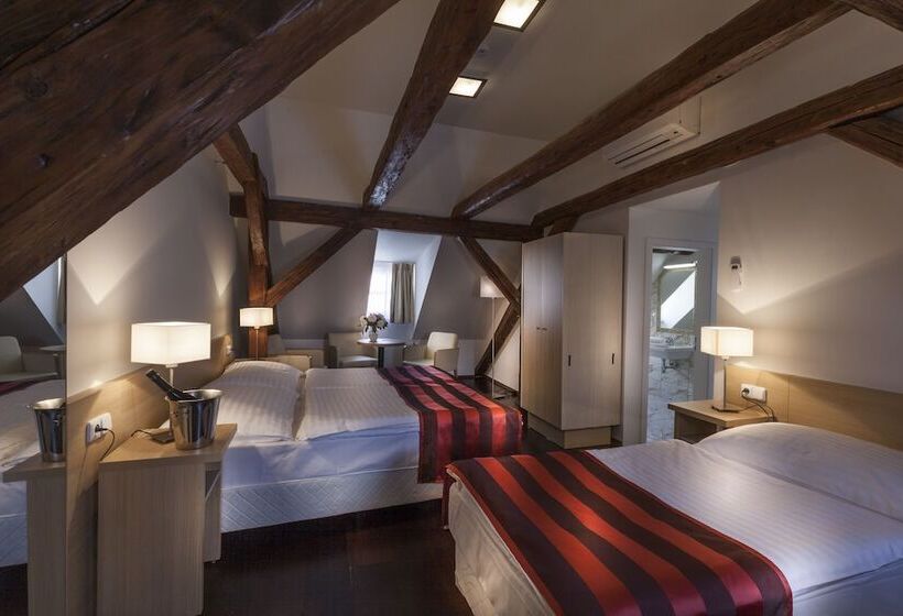 اتاق لوکس سه تخته, Little King U Malvaze