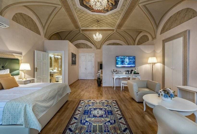 سوئیت رویال, Little King U Malvaze