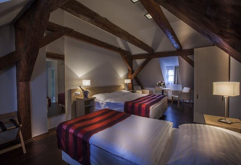 اتاق اجرایی سه نفره, Little King U Malvaze