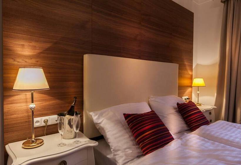 اتاق اجرایی, Little King U Malvaze