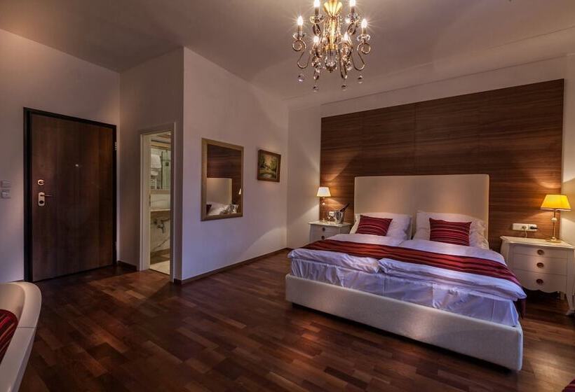 اتاق اجرایی, Little King U Malvaze