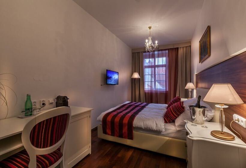 اتاق اجرایی, Little King U Malvaze